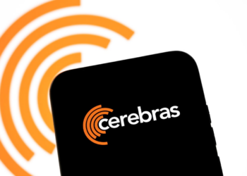 「Nvidia 最強挑戰者」Cerebras 正式上市！IPO 募資 55 億美元，開盤價飆漲 110% 衝上 390 美元