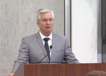Fed 理事沃勒 Waller 放鷹！支持刪除「寬鬆偏向」，警告通膨若失控不排除重啟升息