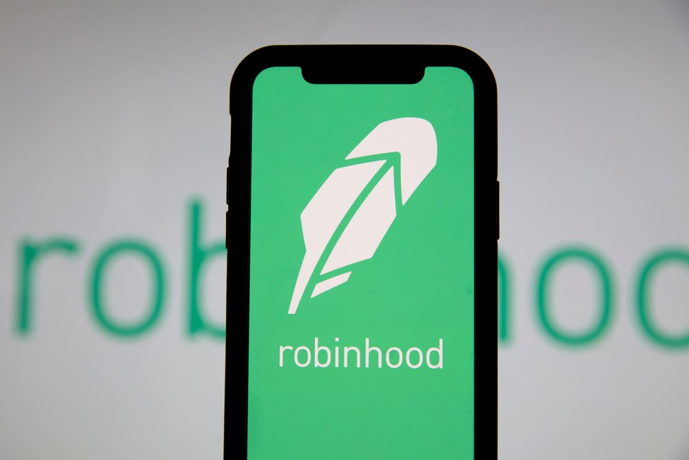 科技業不敢再甩鍋 AI?Robinhood 裁員10%,內部信揭密矽谷「縮編新藉口」