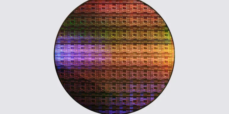 IBM 發表 0.7 奈米「Nanostack」晶片架構：密度是當前世代兩倍，5 年內量產