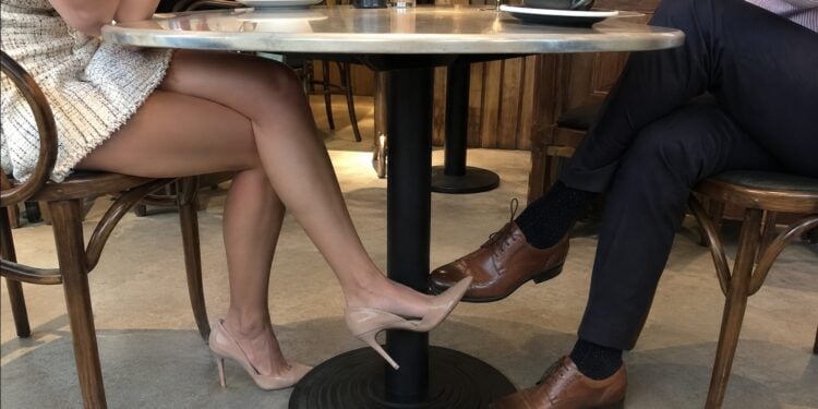懂聊AI半導體的「智商美女伴遊」，在矽谷每小時賺進一張5090