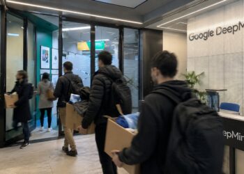 Google DeepMind 兩大科學家出走、股價挫7%，Demis Hassabis回擊：人才我們搶得到