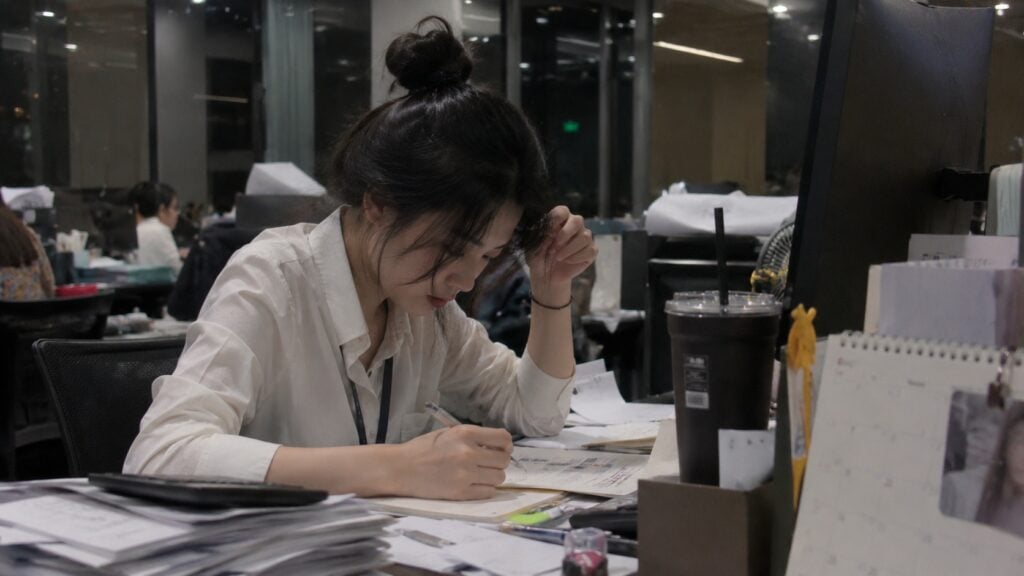 職場文化》30歲後辭掉正職，她從GenZ實習生身上重新「認識工作」