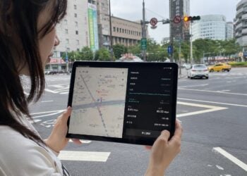 報導者獨家》高德地圖每3秒回打數據到中國伺服器，植入iPhone無法刪除的追蹤碼