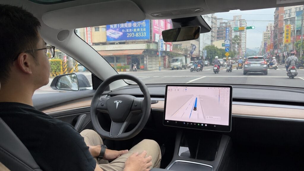 台灣等不到Tesla自動駕駛FSD?一場立法院討論會把現狀攤開來說