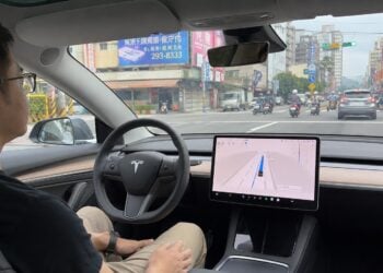 台灣等不到Tesla自動駕駛FSD？一場立法院討論會把現狀攤開來說