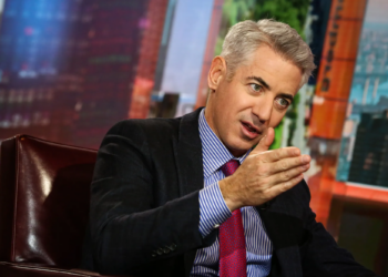 Bill Ackman 警告：市場盲目追逐 AI 正「重演 2000 年網際網路泡沫」，微軟、亞馬遜等高品質資產被拋棄