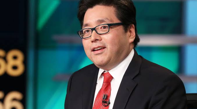 華爾街錯看聯準會？Tom Lee：華許極度偏鴿別急著做空！警告下半年迎「類熊市」修正