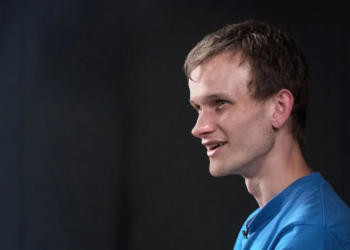 Vitalik Buterin 關聯錢包沉寂一年突轉移「7,000 枚 ETH」，社群恐慌：連創辦人都要跳船了？