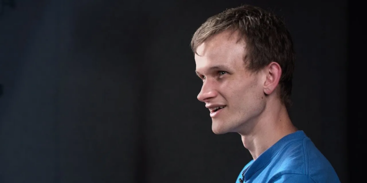 Vitalik Buterin 關聯錢包沉寂一年突轉移「7,000 枚 ETH」，社群恐慌：連創辦人都要跳船了？