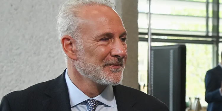 Peter Schiff 嘲諷比特幣信仰者：BTC 要跌回 2 萬美元！別忘了 3.5 年前有多慘