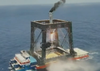 中國實現「海上火箭回收」直接飛進大網裡，和 Spacex 有什麼差異？