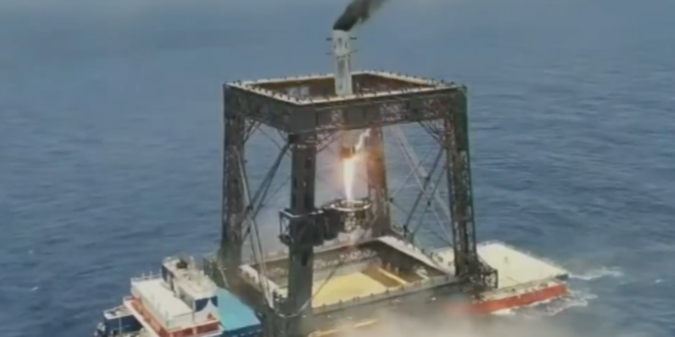 中國實現「海上火箭回收」直接飛進大網裡,和 Spacex 有什麼差異?