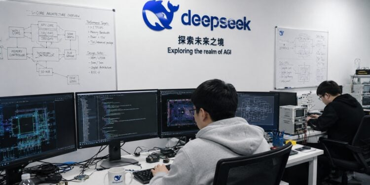 deepseek | 動區動趨-最具影響力的區塊鏈新聞媒體 DeepSeek 暴露也要自己做晶片:一年布局,想同時甩開輝達與華為