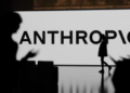 Anthropic 宣布「親自開發新藥」，專家潑冷水：FDA 認證至少還要 10 年