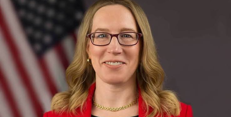 加密金庫與借貸恐踩紅線？「加密老媽」Hester Peirce 示警：上鏈不等於脫離證券法