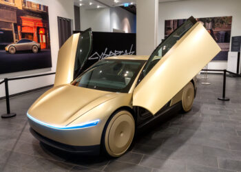 特斯拉 9/3 揭曉無方向盤自駕車 Cybercab，馬斯克喊 3 萬美元內賣給你