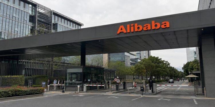 阿里巴巴財報前瞻：AI 與阿里雲重構成長動力，擬超 20 億美元出售靈犀互娛對 BABA 意味著什麼？