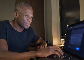 Arthur Hayes 宣布 FLOP 空投資格：追蹤帳號不算數，需 AI 代理跑過測試網