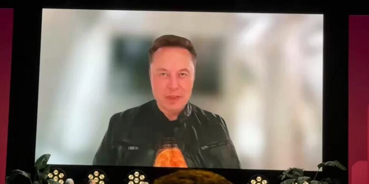 馬斯克提議:AI 公司互相測模型就好了,別再自己出題考自己了..