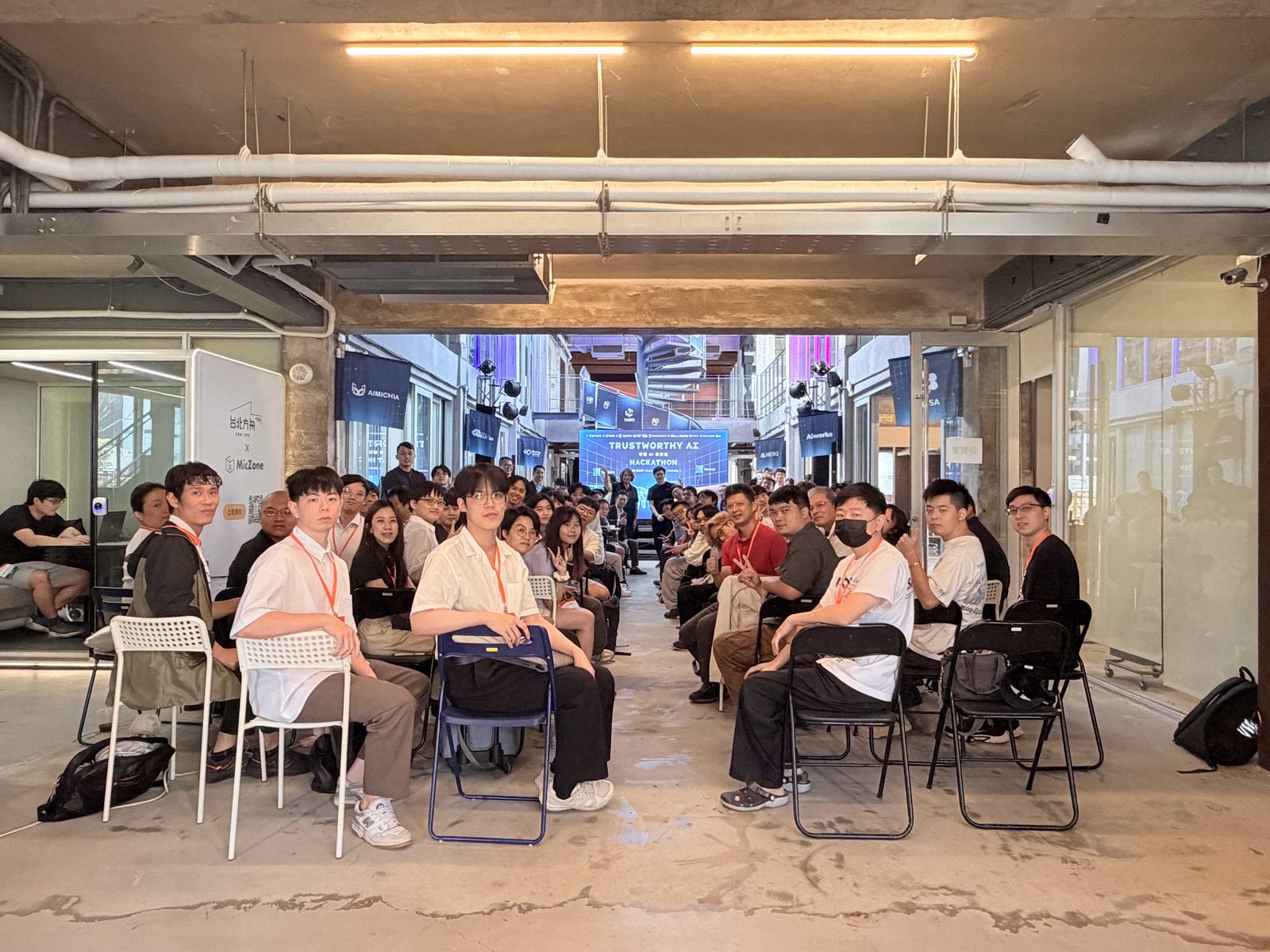 參賽隊伍、評審與工作團隊於 N24 台北方舟大合照。