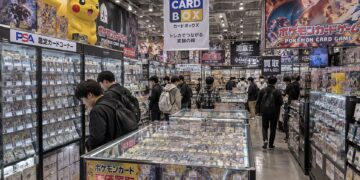 中國交易卡片商掃空日本秋葉原！靠「10% 消費稅退稅」獲利