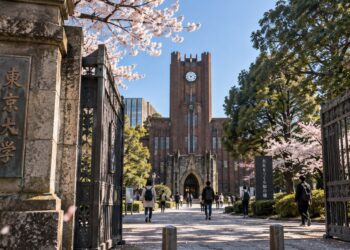 日本 GMO 集團只讓東大生免費用 AI！老闆：我曾祖父、阿公都讀東大