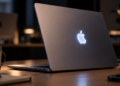 睽違 10 年》蘋果發光 Logo 回來了！新觸控 MacBook Pro 台灣 97,900 元起