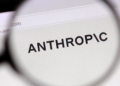 彭博：Anthropic 尋求 11 月感恩節前啟動「超大型 IPO」！目標估值 2 兆美元