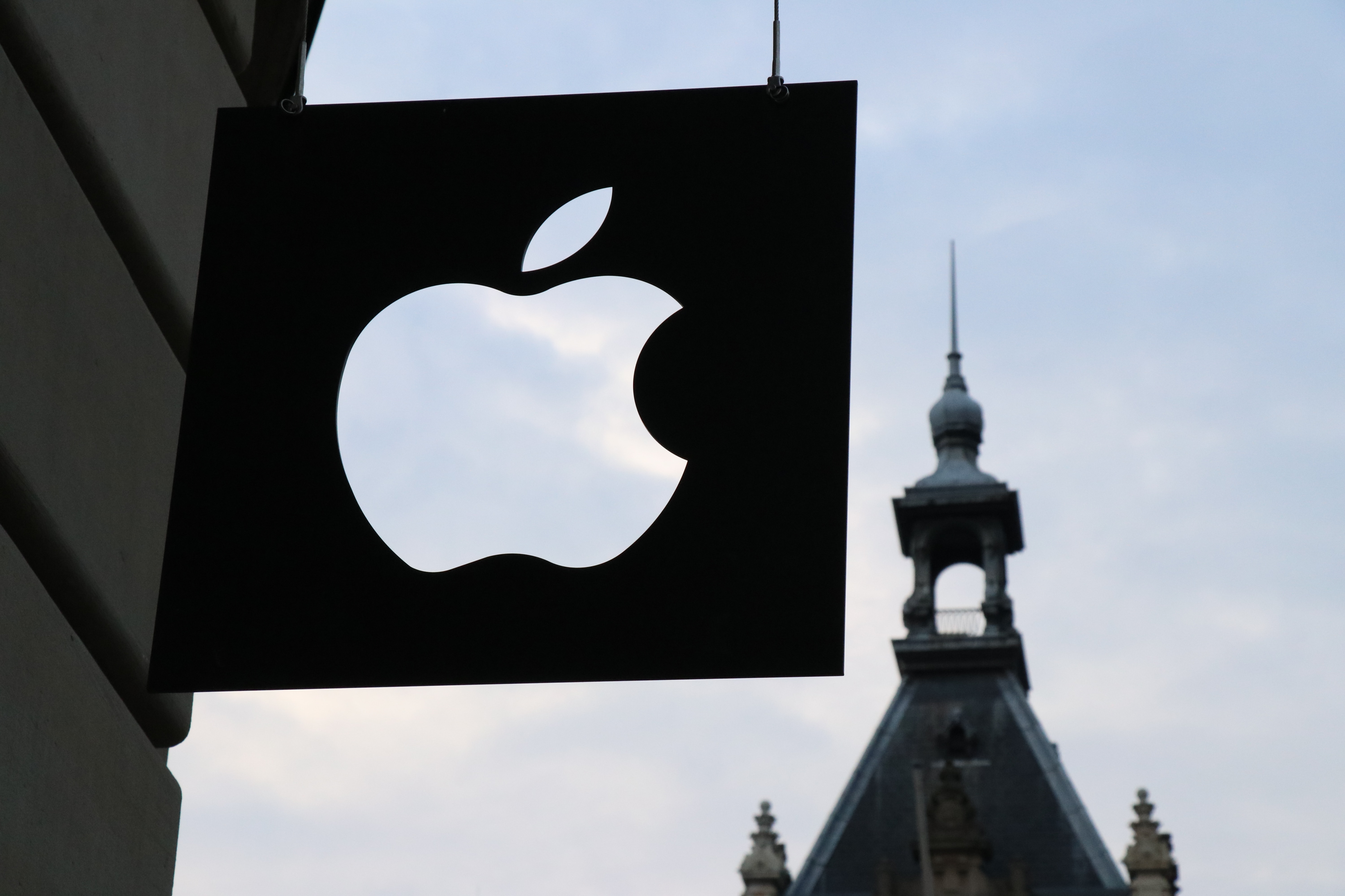 繼 Google 下架 MetaMask，Coinbase 的 DApp 瀏覽器因違反政策恐從 Apple Store 下架